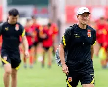 Kaiyuan sports-传奇教练指导新晋球员登顶联赛，创造历史佳绩(传奇教练指导新晋球员登顶联赛,创造历史佳绩的是谁)